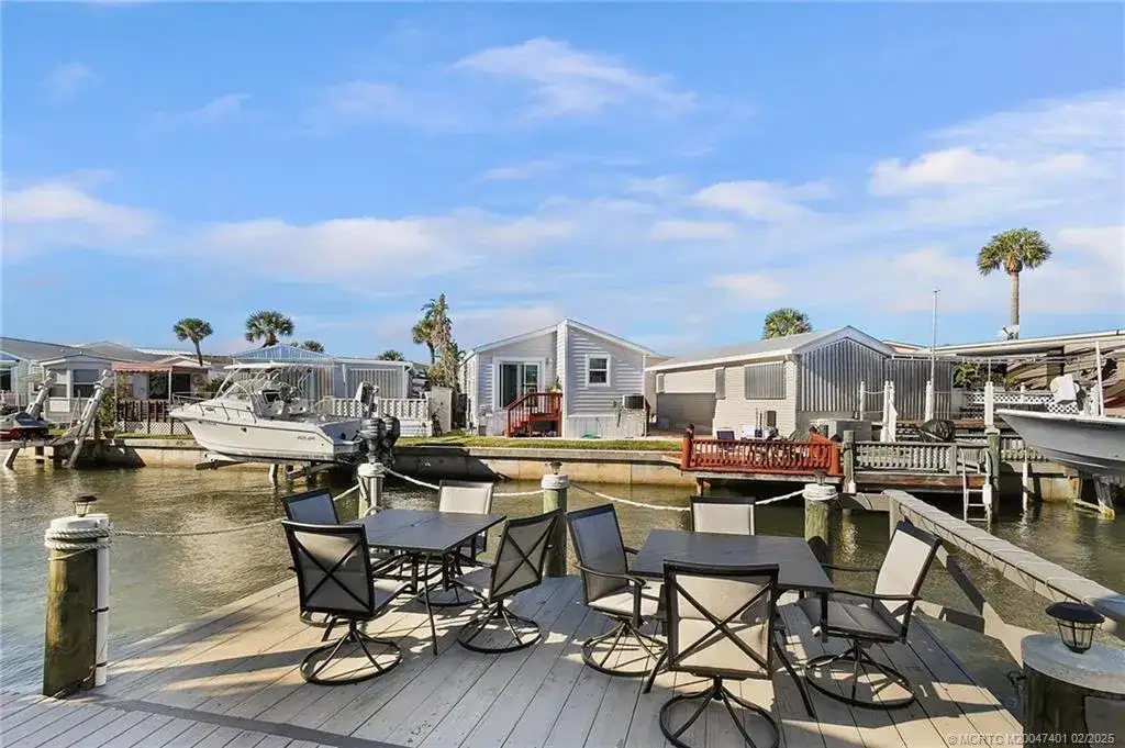 1092 Nettles Boulevard, Jensen Beach FL 34957 photo 5