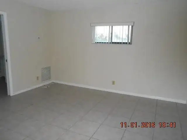 23 Crossings Circle, Boynton Beach FL 33435 photo 2