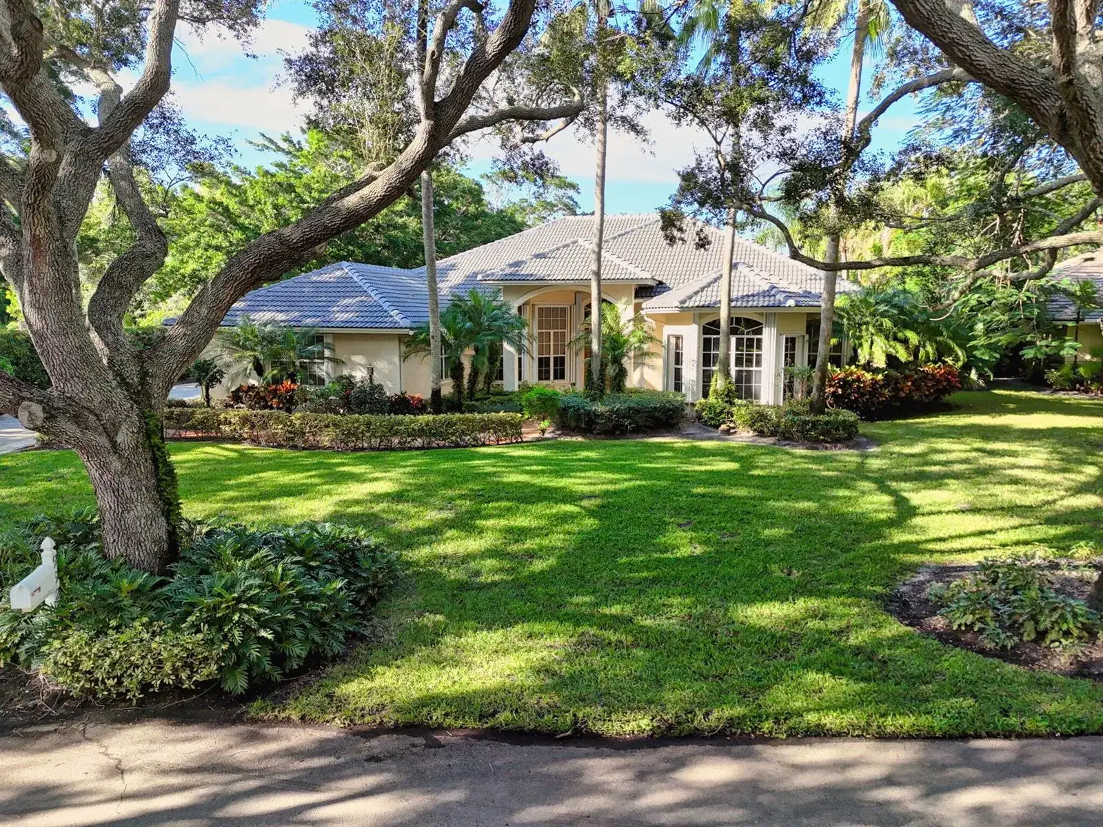 9923 SE Oak Tree Terrace, Tequesta FL 33469 photo 2