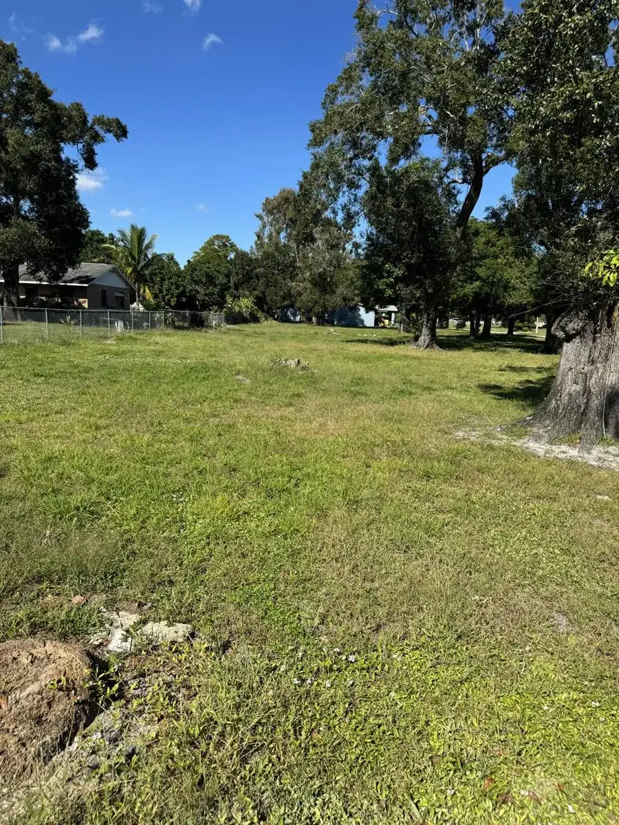 201 N 29th Street, Fort Pierce FL 34947 photo 3