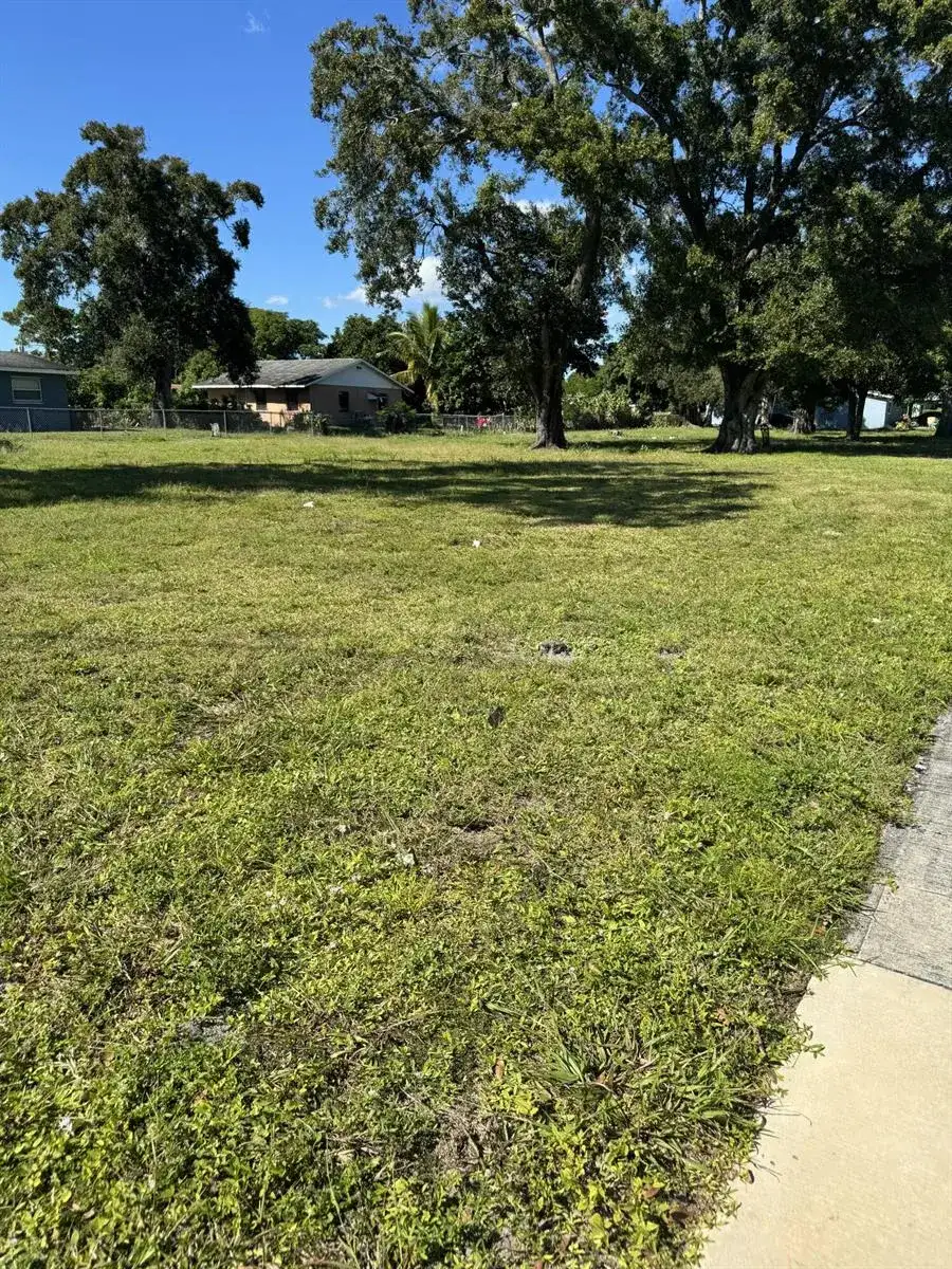 201 N 29th Street, Fort Pierce FL 34947 photo 4