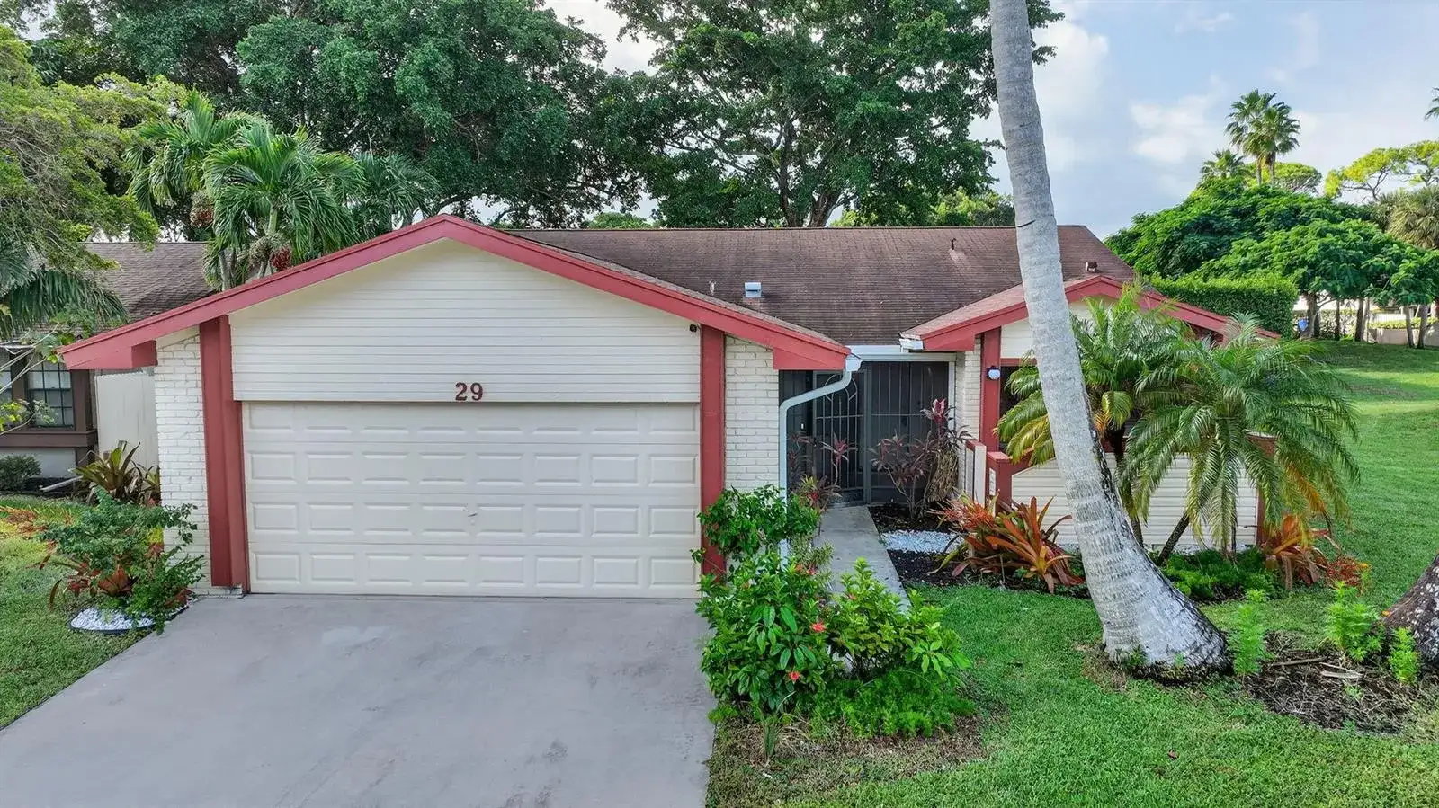 29 FAWLKLAND Circle, Boynton Beach FL 33426 photo 3
