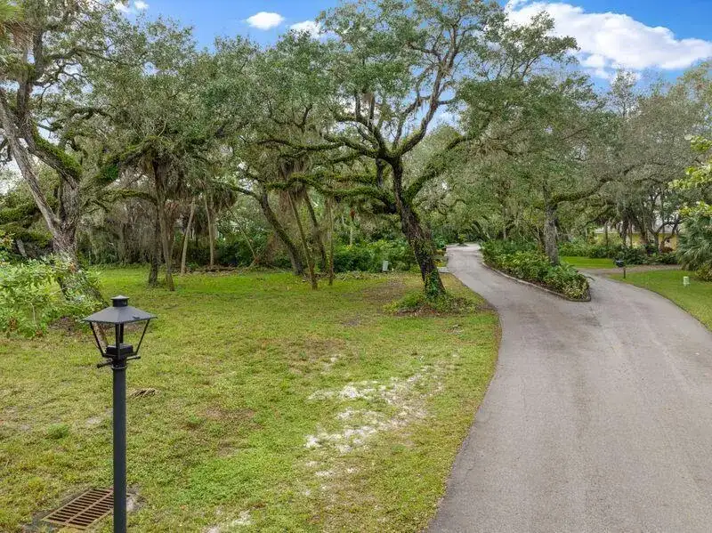 2545 Riverview Court, Vero Beach FL 32963 photo 2
