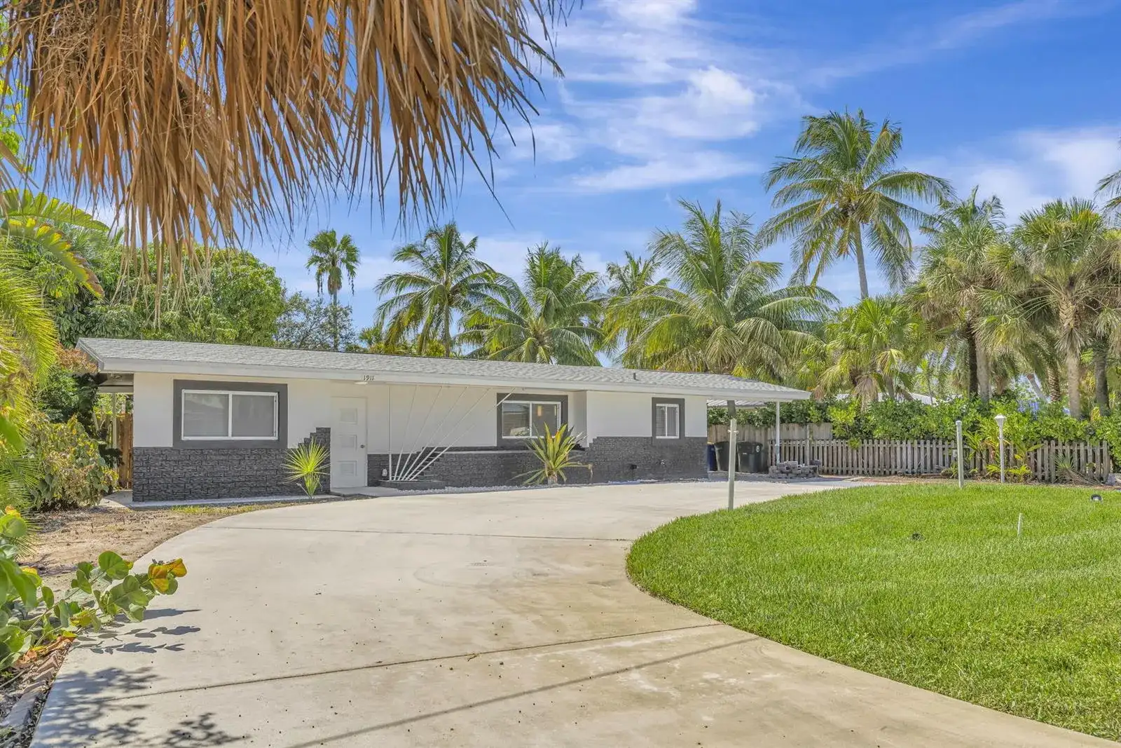 1911 Cypress Avenue, Fort Pierce FL 34949 photo 2