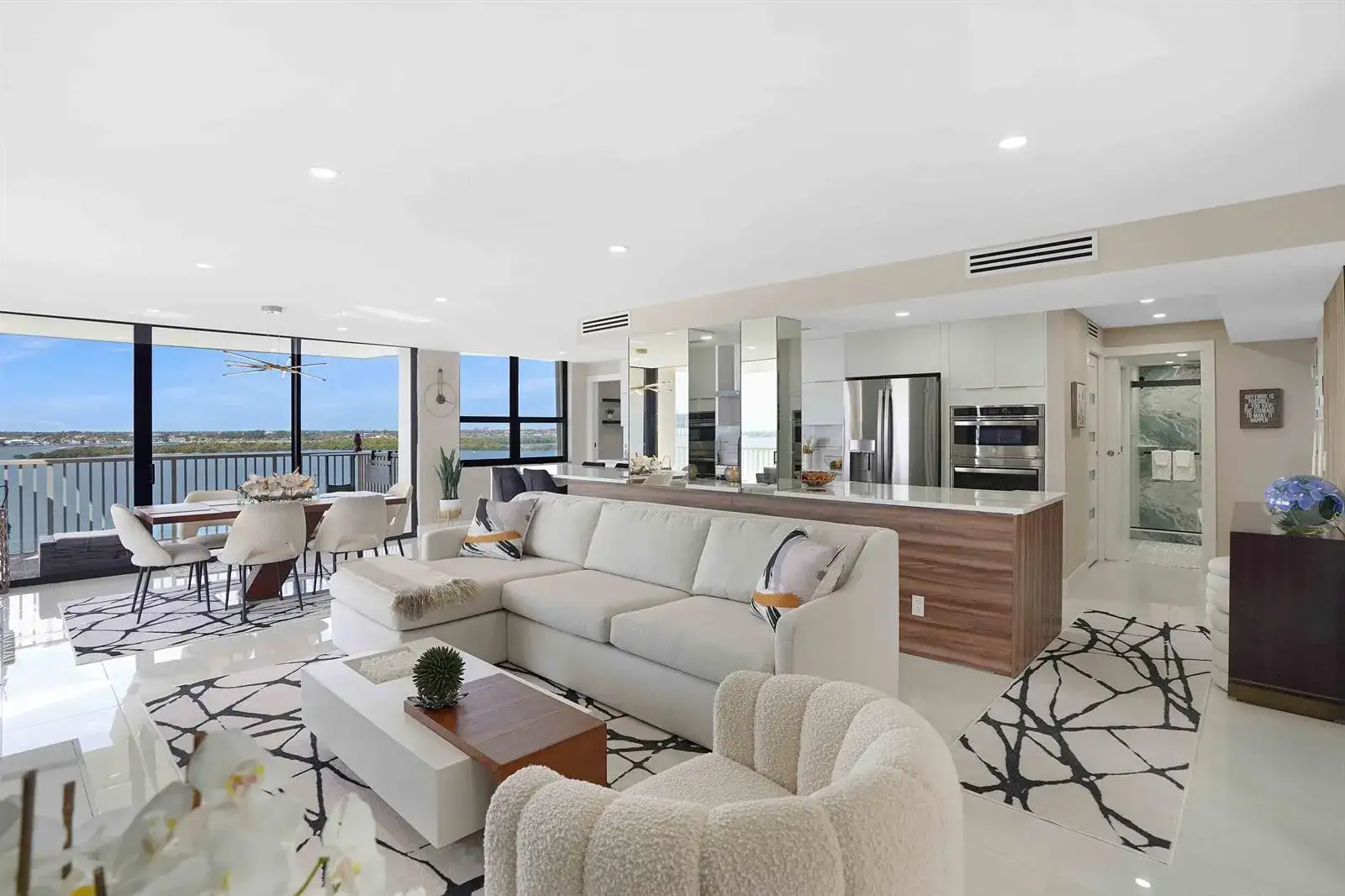 5480 N Ocean Drive, Singer Island FL 33404 photo 2