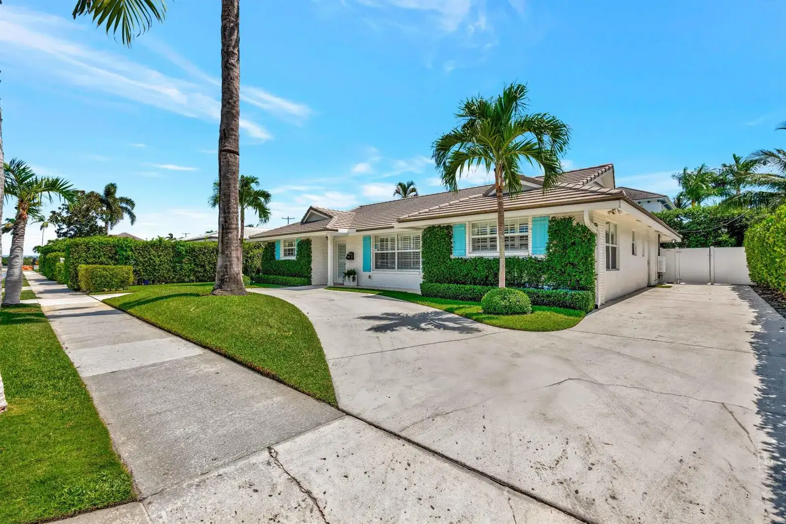 136 Worth Court S, West Palm Beach FL 33405 photo 4