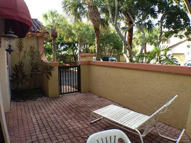 49 Uno Lago Drive, Juno Beach FL 33408 photo 3