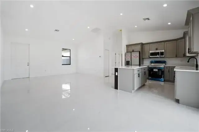 1213 NW 22nd Place, Cape Coral FL 33993 photo 4