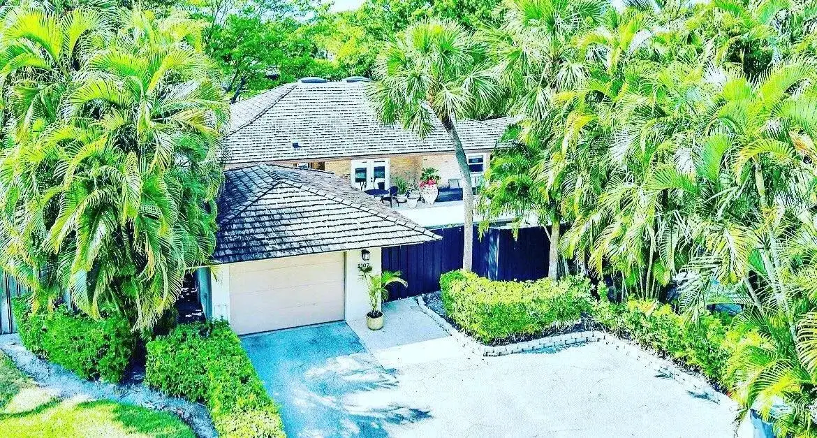 2107 Wightman Drive, Wellington FL 33414 photo 3