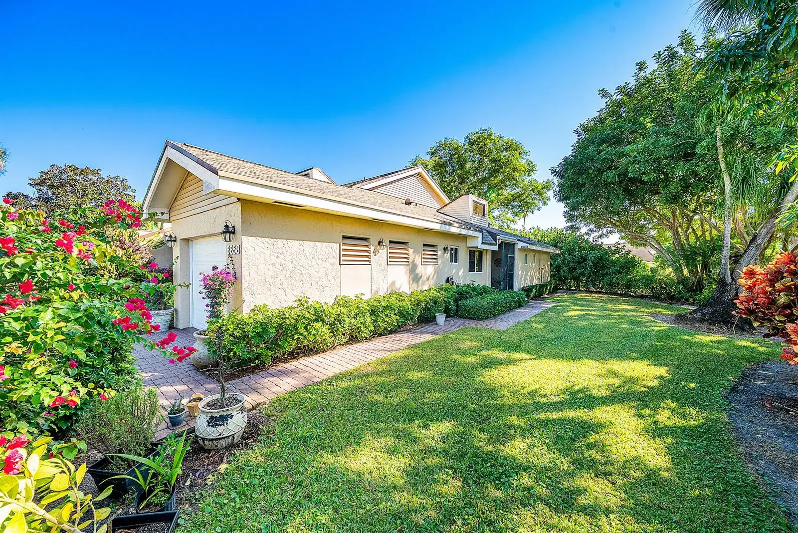 6858 Fountains Circle, Lake Worth FL 33467 photo 3
