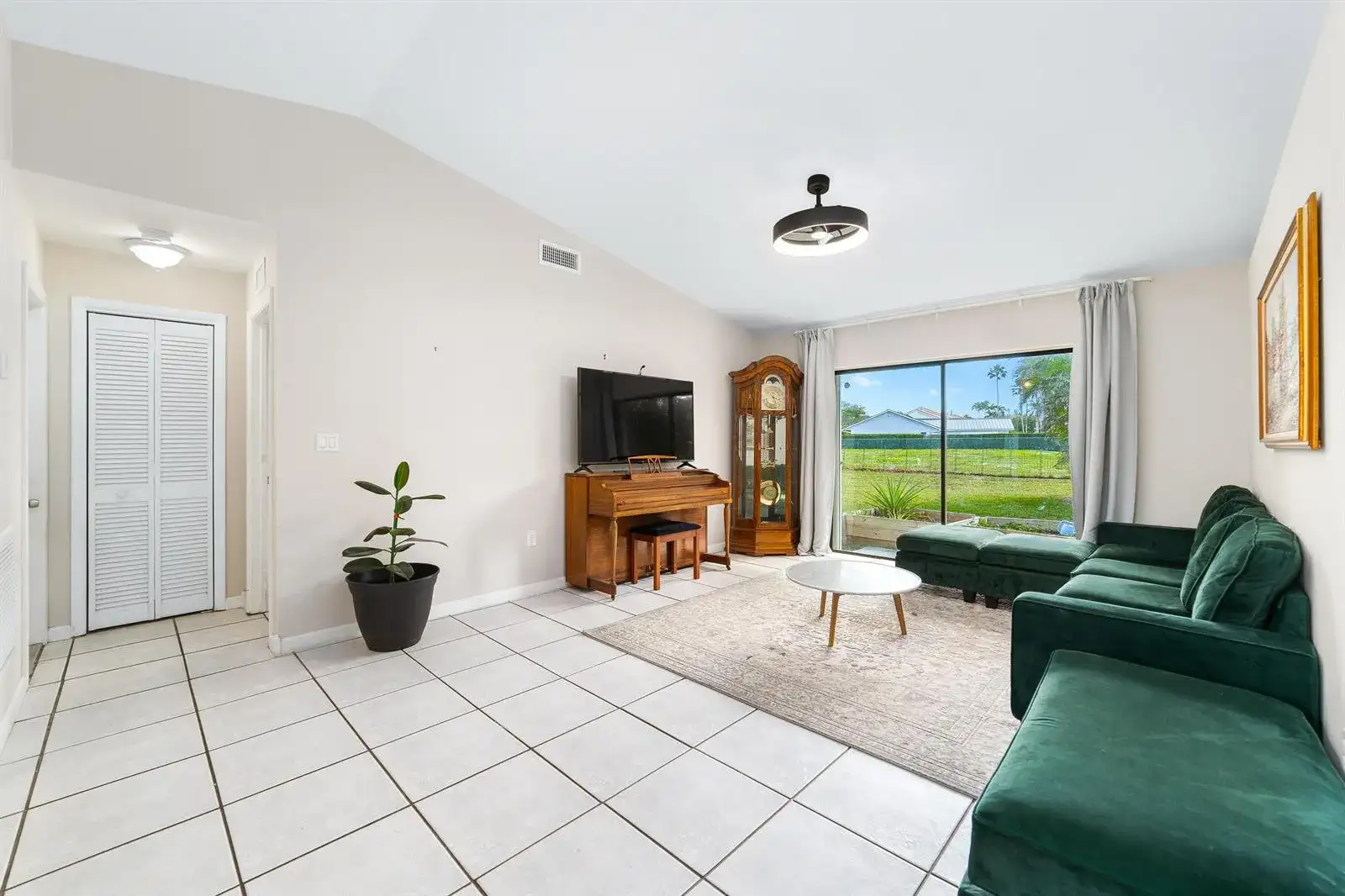 1060 Cedar Creek Way, Davie FL 33325 photo 2