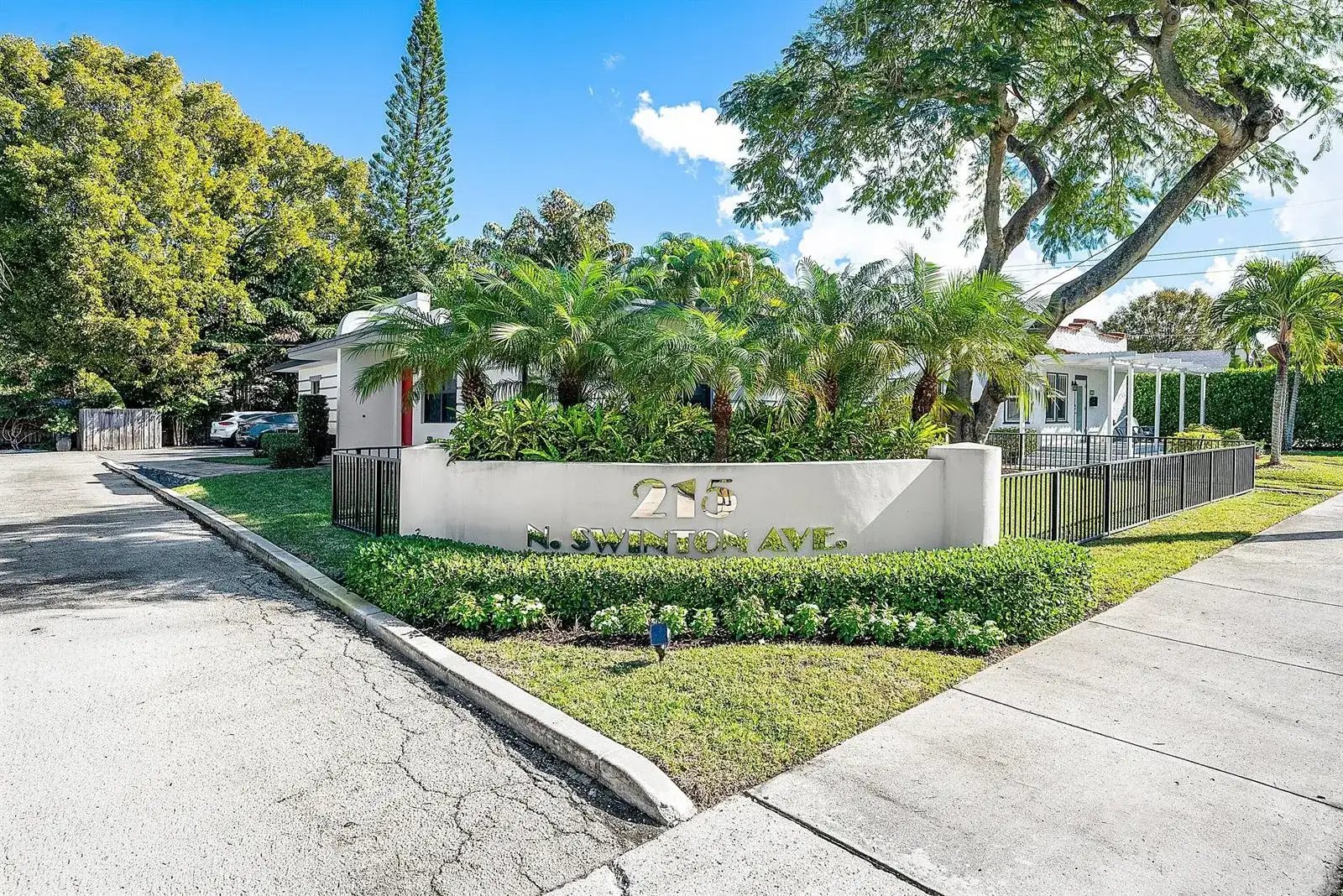 215 N Swinton Avenue, Delray Beach FL 33444 photo 2