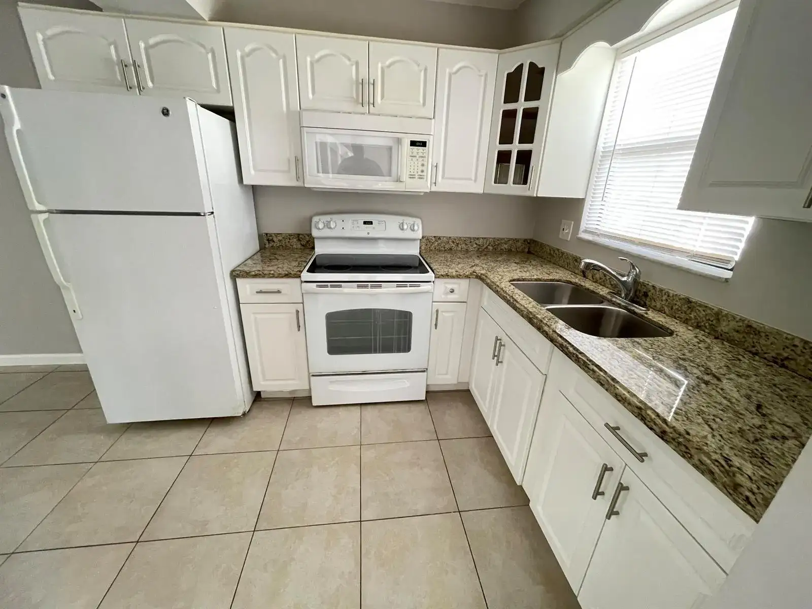 5806 Channel Drive, FL 33463 photo 3