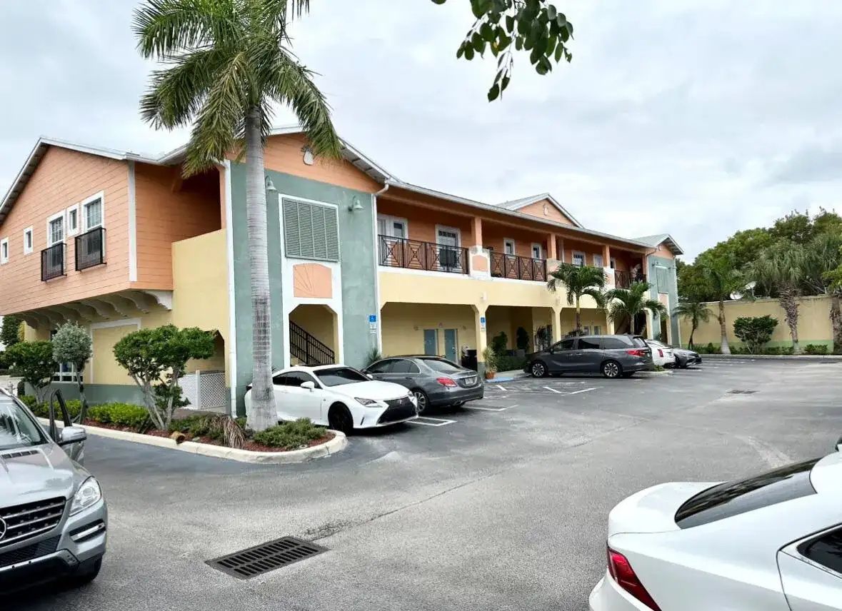 325 NE 2nd Avenue # 102, Delray Beach FL 33444 photo 2