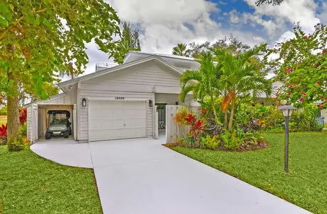 12698 SE Cascades Court, Hobe Sound FL 33455 photo 2