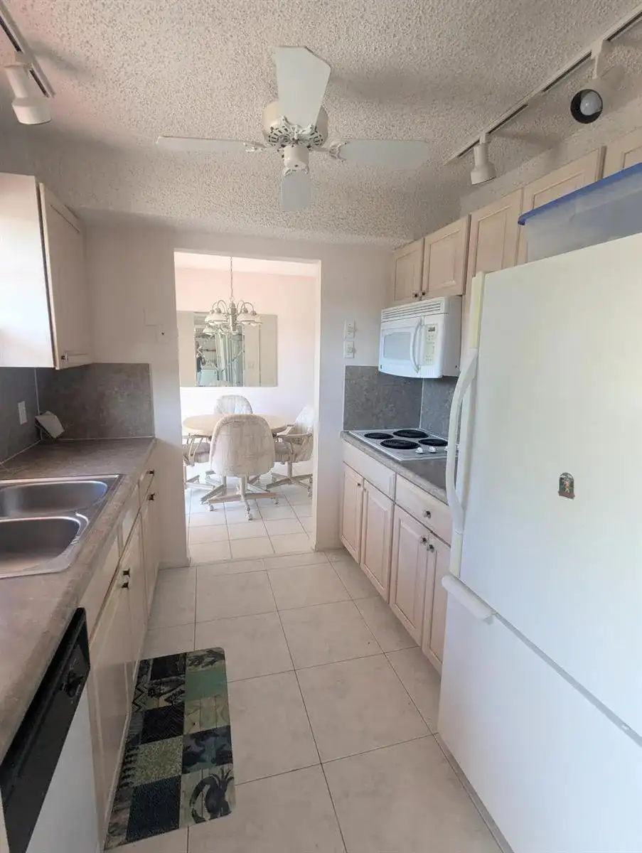 2 Golfs Edge # D, West Palm Beach FL 33417 photo 3