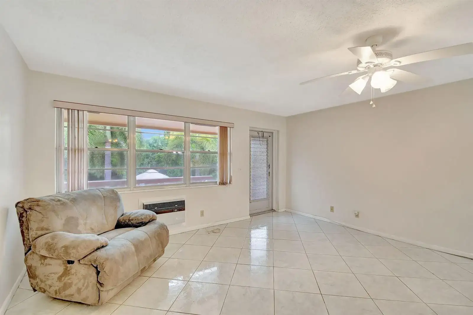 70 Camden C, West Palm Beach FL 33417 photo 3