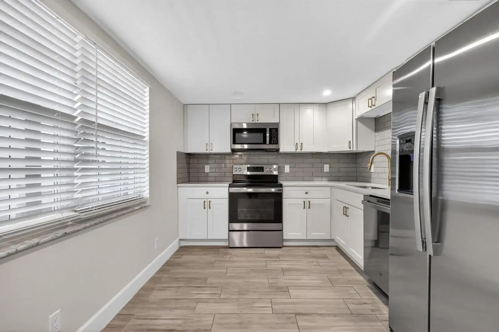 545 Oaks Lane # 409, Pompano Beach FL 33069 photo 3