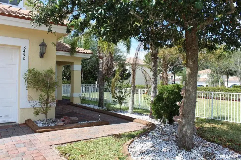 6498 Adriatic Way, West Palm Beach FL 33413 photo 2