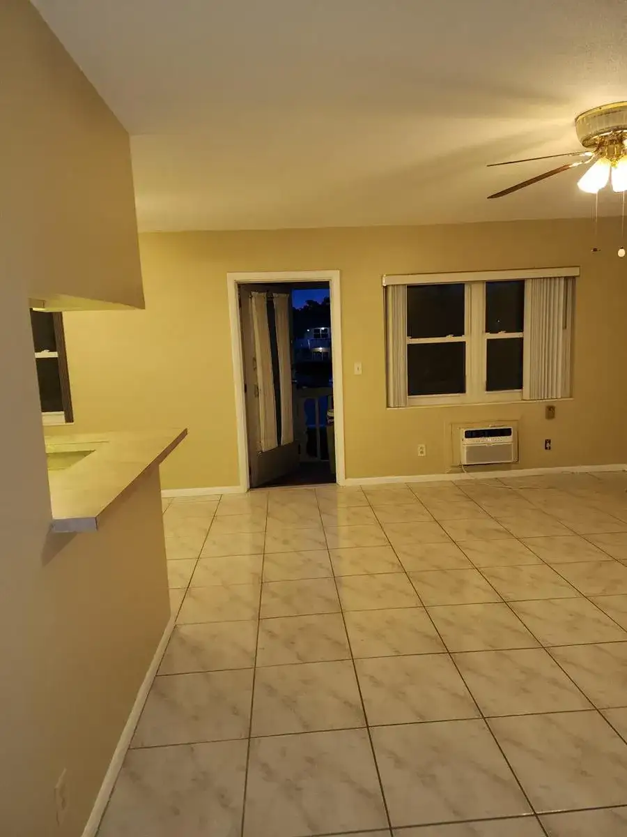 239 Coventry J, West Palm Beach FL 33417 photo 2