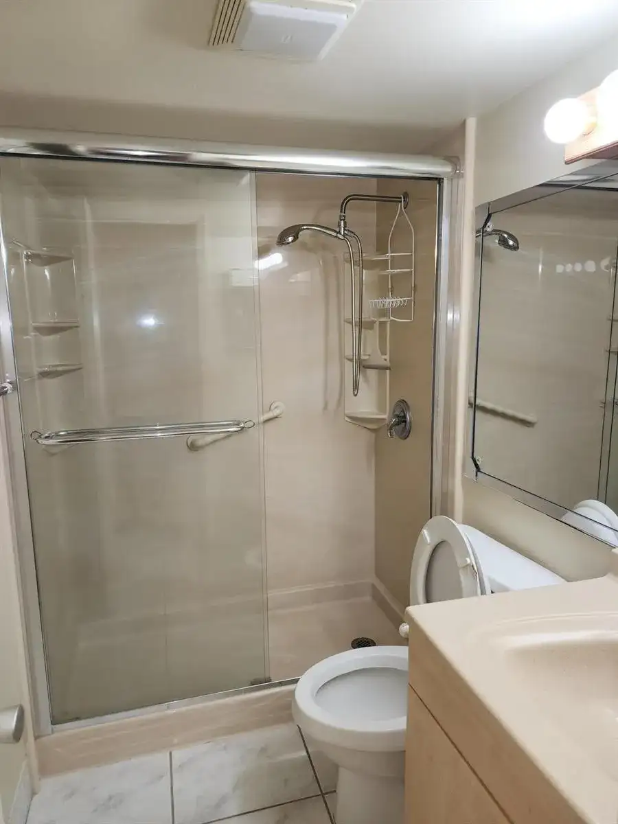 239 Coventry J, West Palm Beach FL 33417 photo 5
