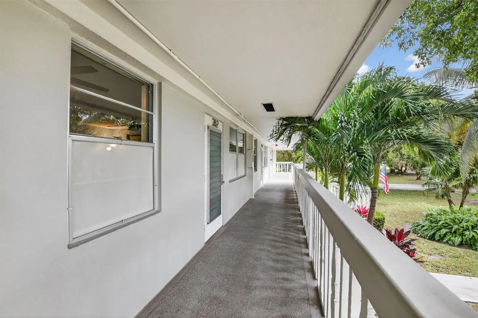 262 Ventnor R, Deerfield Beach FL 33442 photo 2
