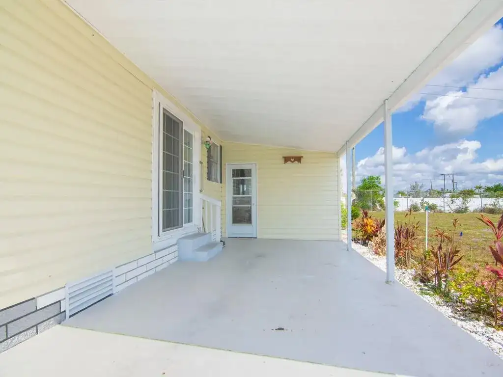 196 NE Emerald Drive, Jensen Beach FL 34957 photo 3