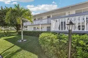 104 Oakridge # H, Deerfield Beach FL 33442 photo 5
