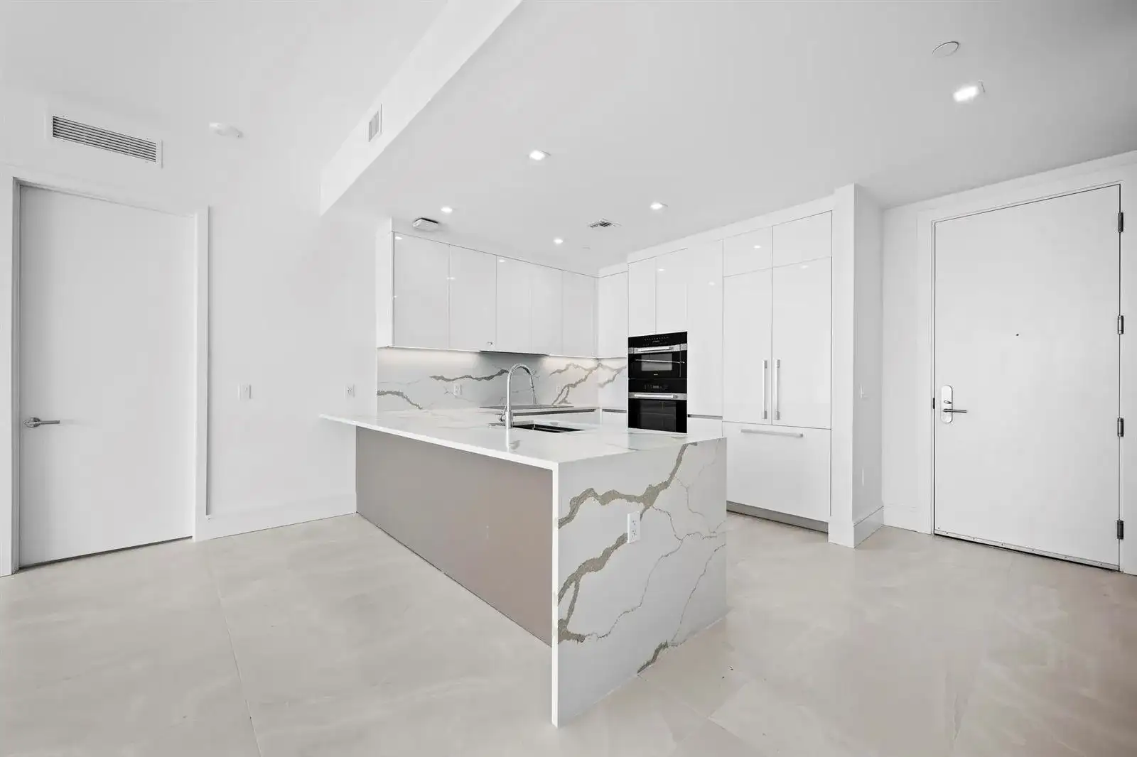220 Lake Shore Drive # 915, Lake Park FL 33403 photo 4