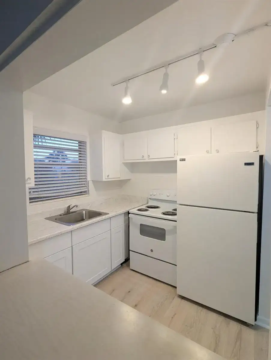 353 Sheffield O, West Palm Beach FL 33417 photo 2