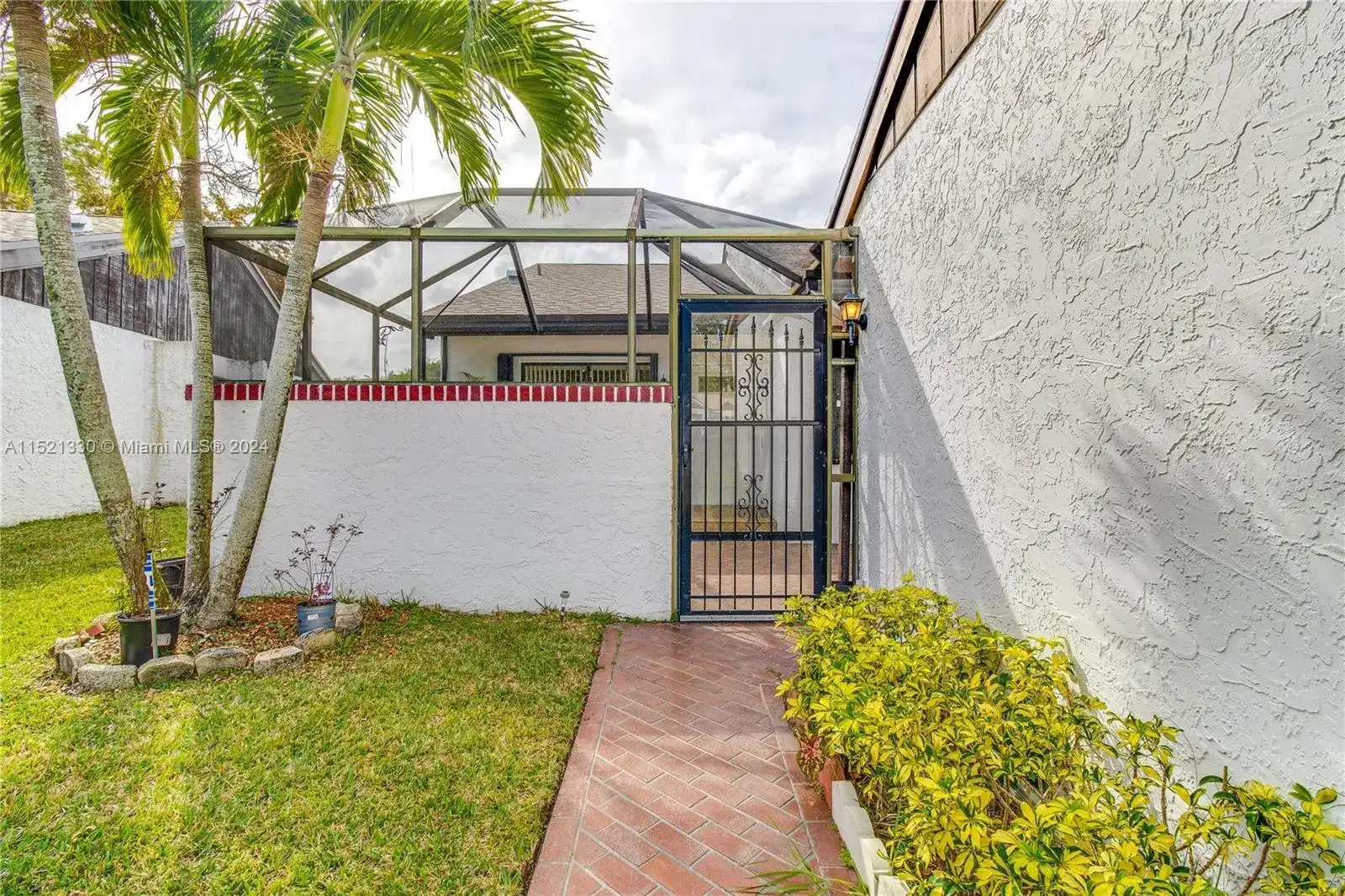 6343 W Pinehurst Cir W # D36, Tamarac FL 33321 photo 2