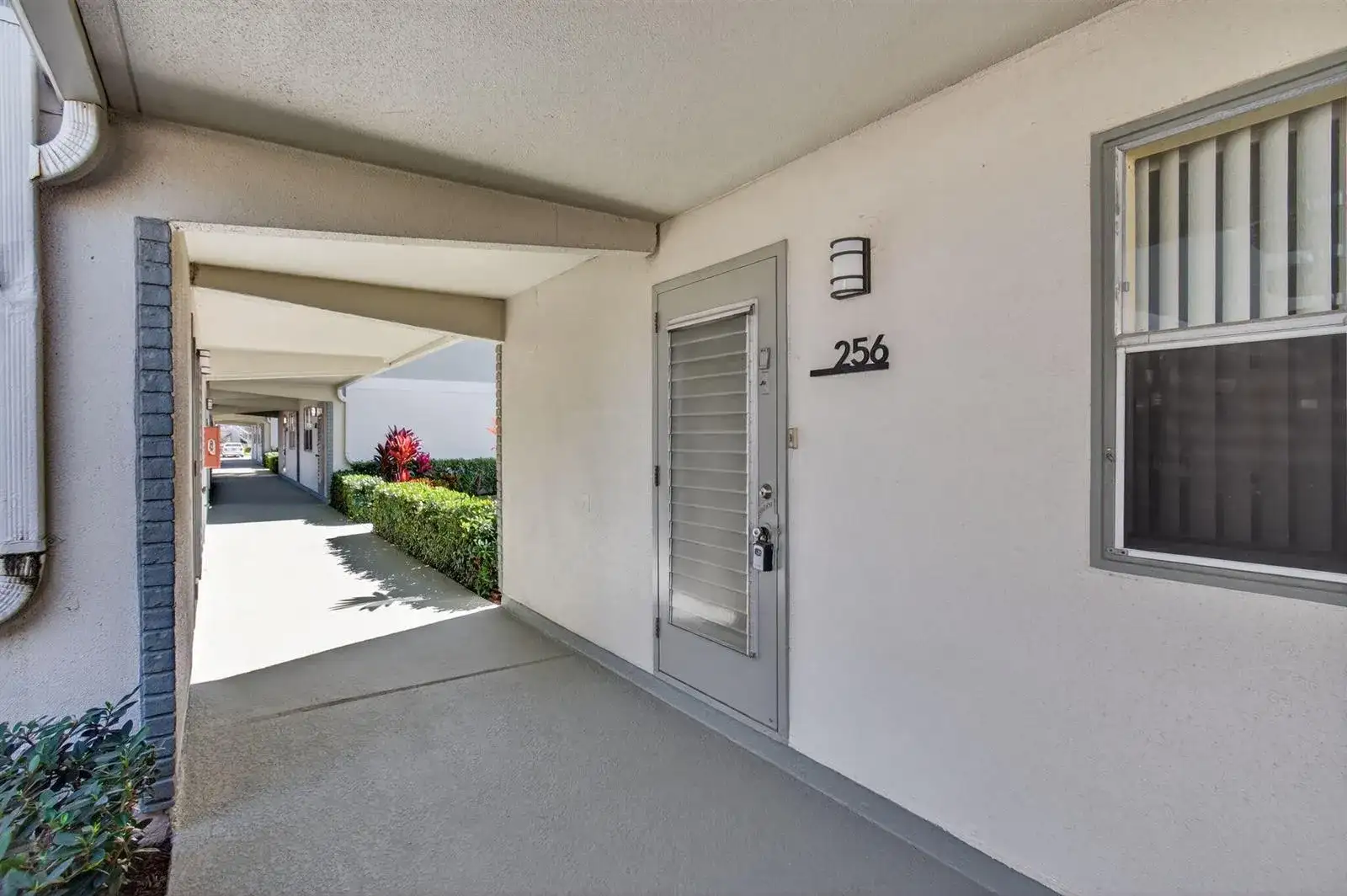 256 Flanders F, Delray Beach FL 33484 photo 2