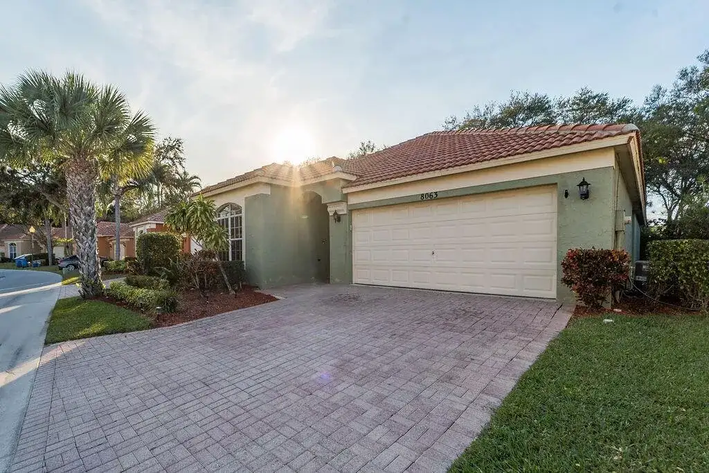 8063 Via Hacienda, Riviera Beach FL 33418 photo 2