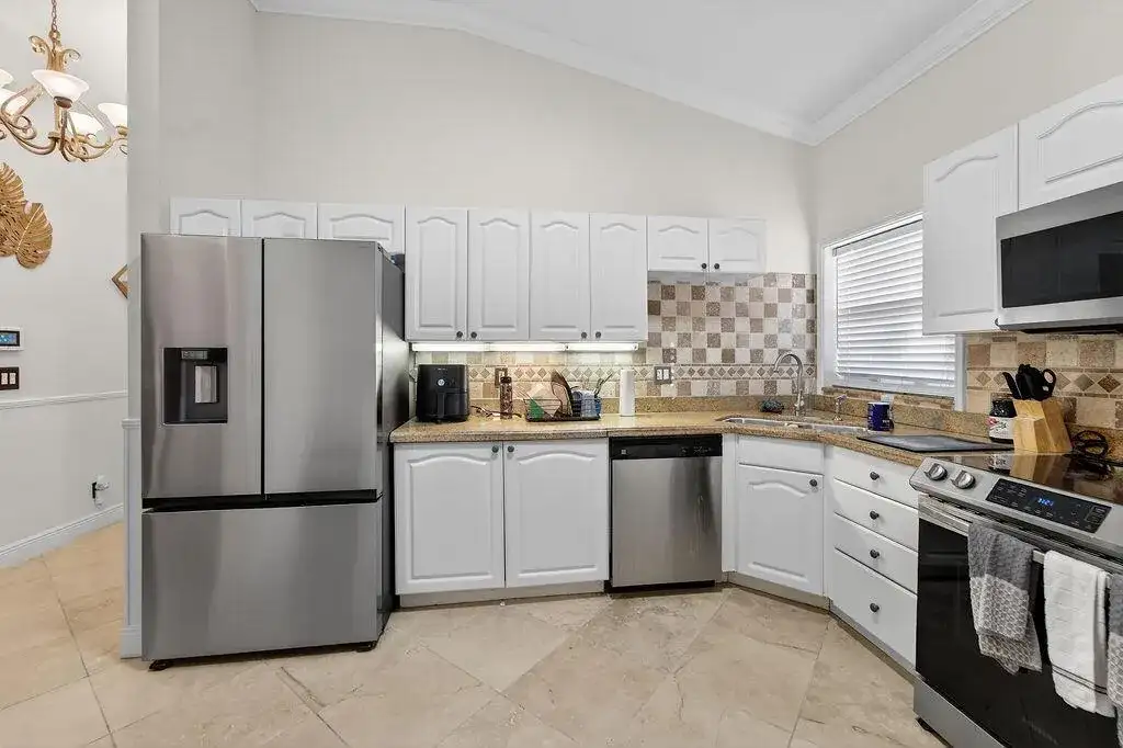 8063 Via Hacienda, Riviera Beach FL 33418 photo 3