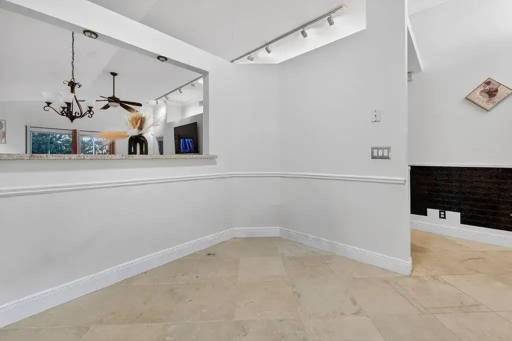 8063 Via Hacienda, Riviera Beach FL 33418 photo 4