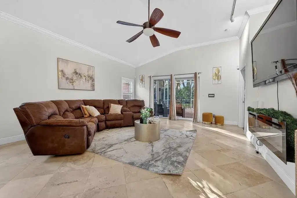 8063 Via Hacienda, Riviera Beach FL 33418 photo 5