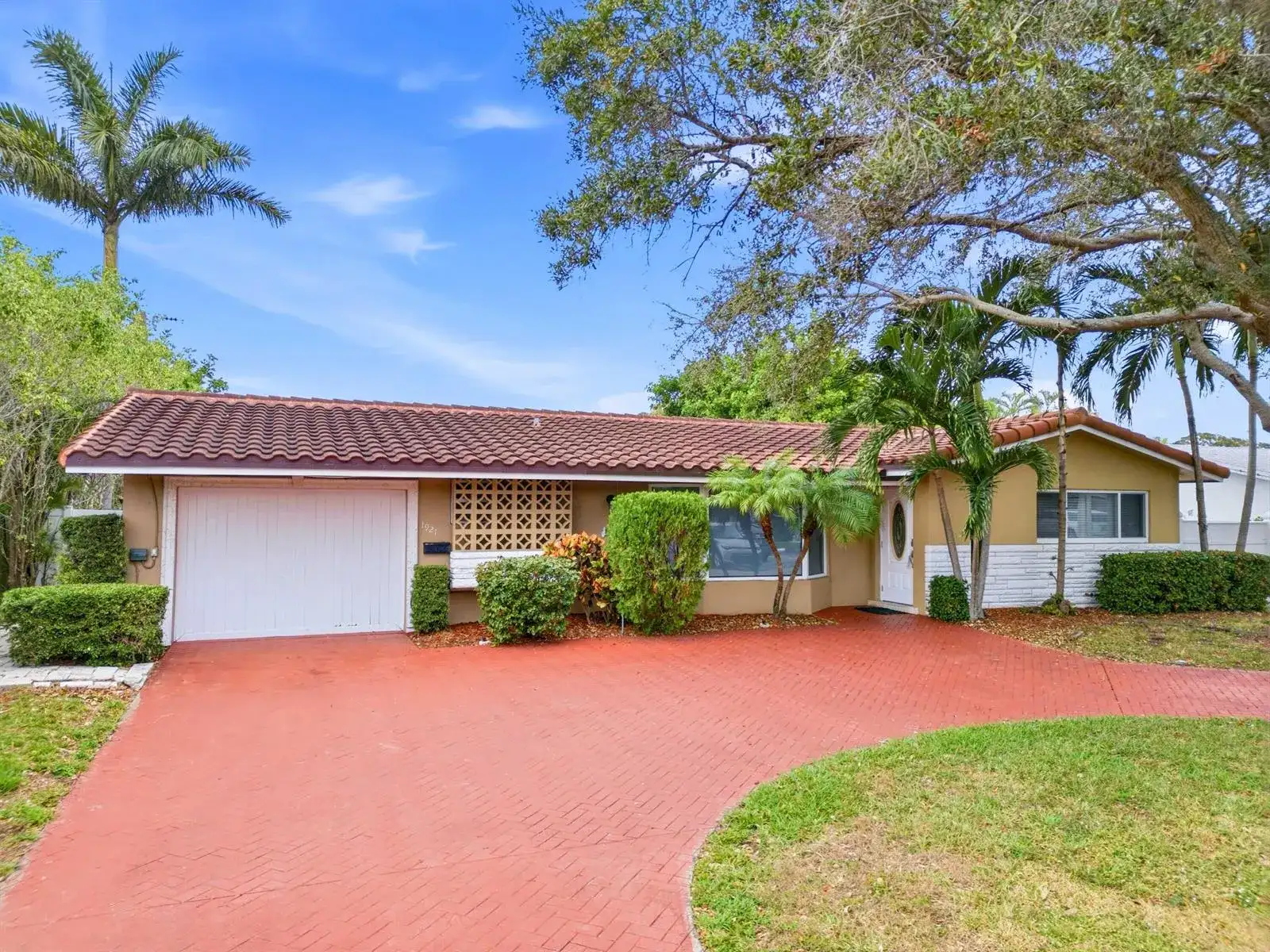 1921 NE 28th Court, Lighthouse Point FL 33064 photo 2