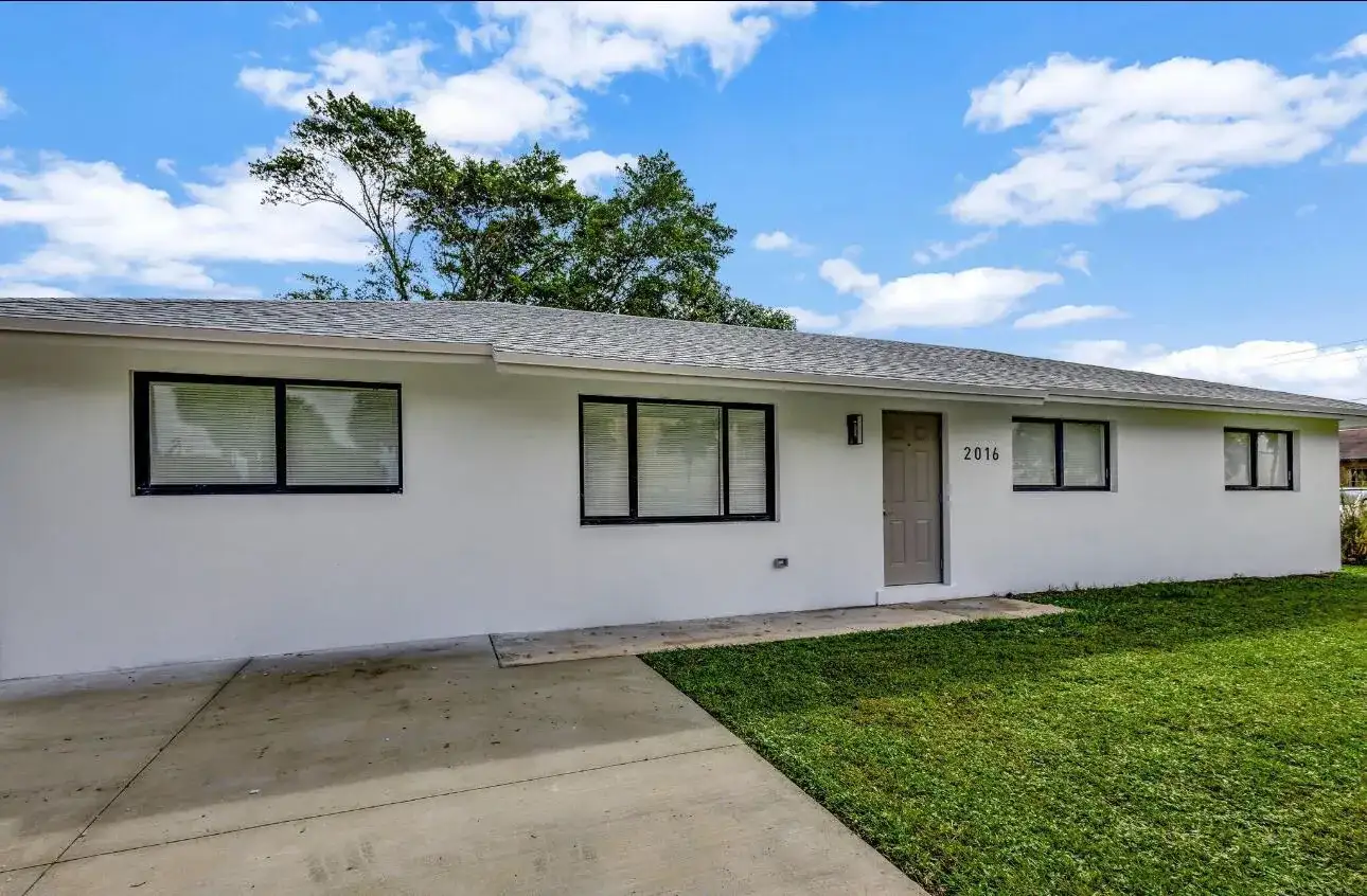 2016 Avenue S, Riviera Beach FL 33404 photo 2