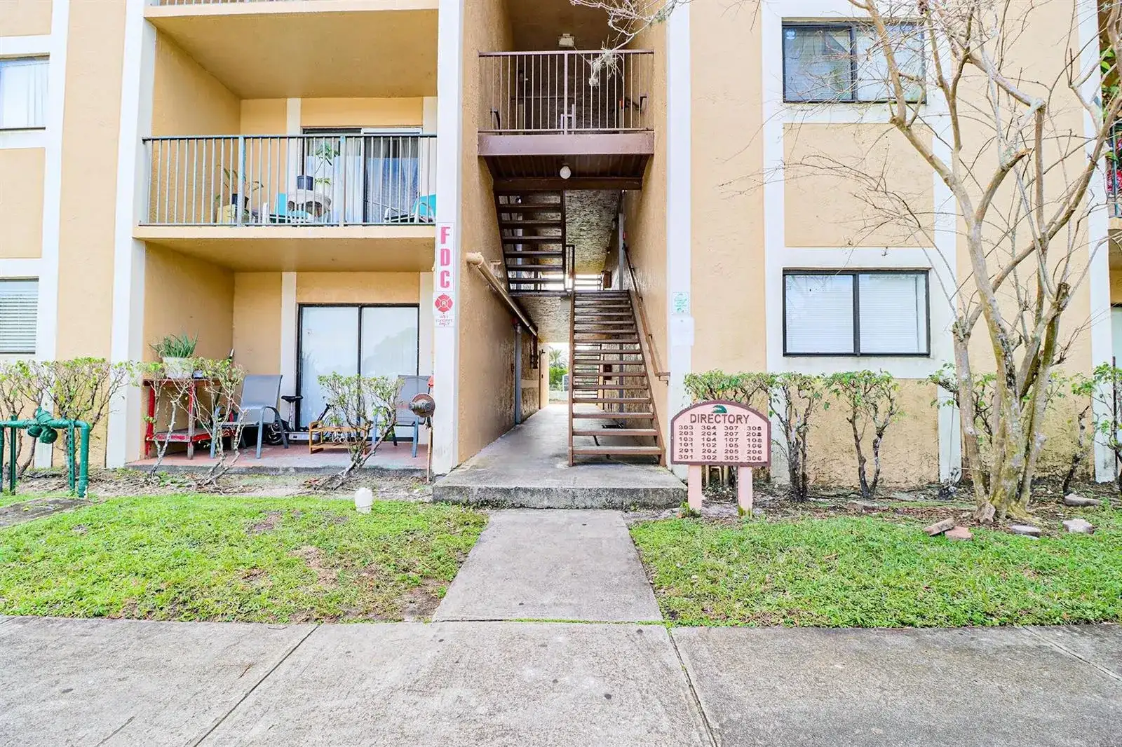 450 Palm Circle # 106, Pembroke Pines FL 33025 photo 3