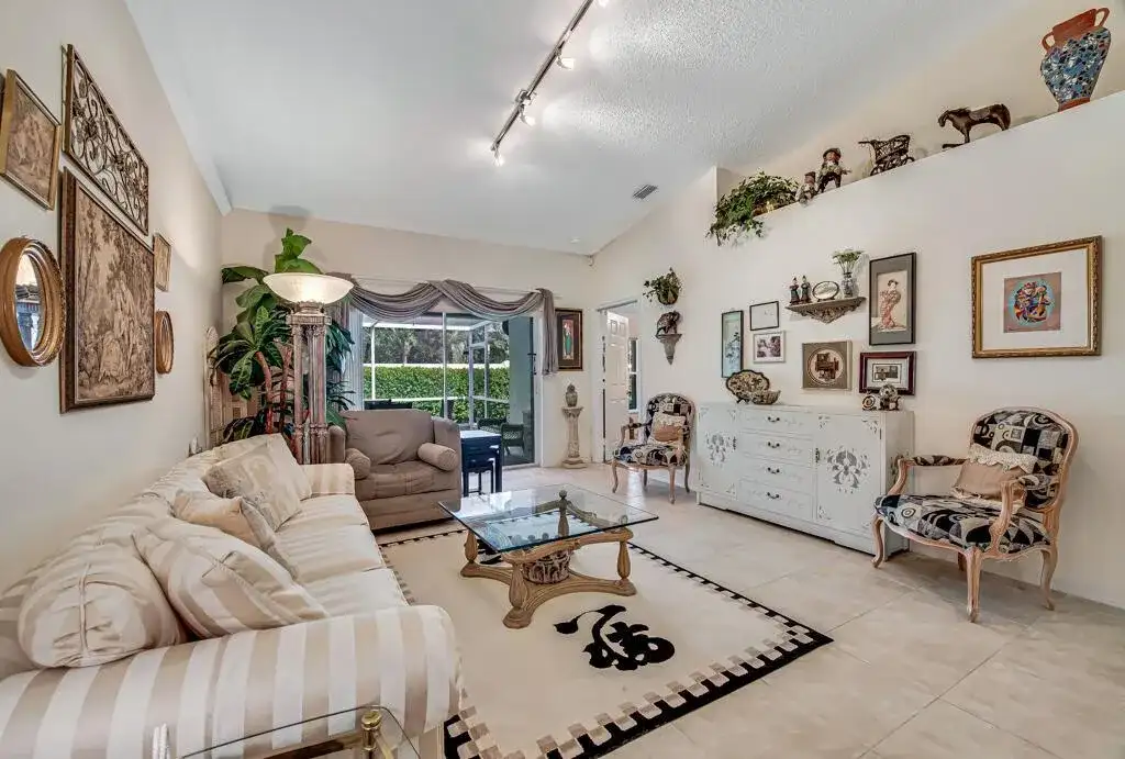 8482 Logia Circle, Boynton Beach FL 33472 photo 3