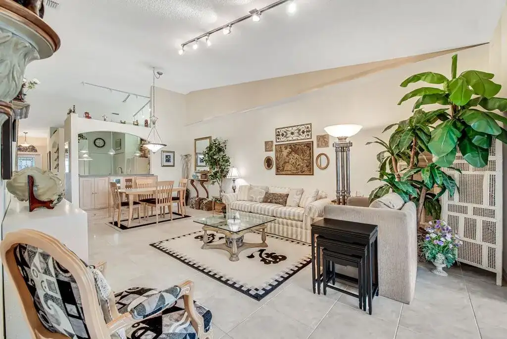 8482 Logia Circle, Boynton Beach FL 33472 photo 4