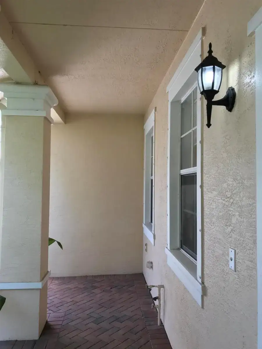 141 E Thatch Palm Circle, Jupiter FL 33458 photo 2
