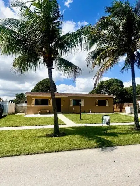 1481 SW 7th Terrace, Deerfield Beach FL 33441 photo 2