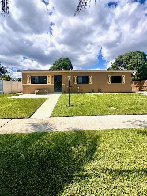 1481 SW 7th Terrace, Deerfield Beach FL 33441 photo 4