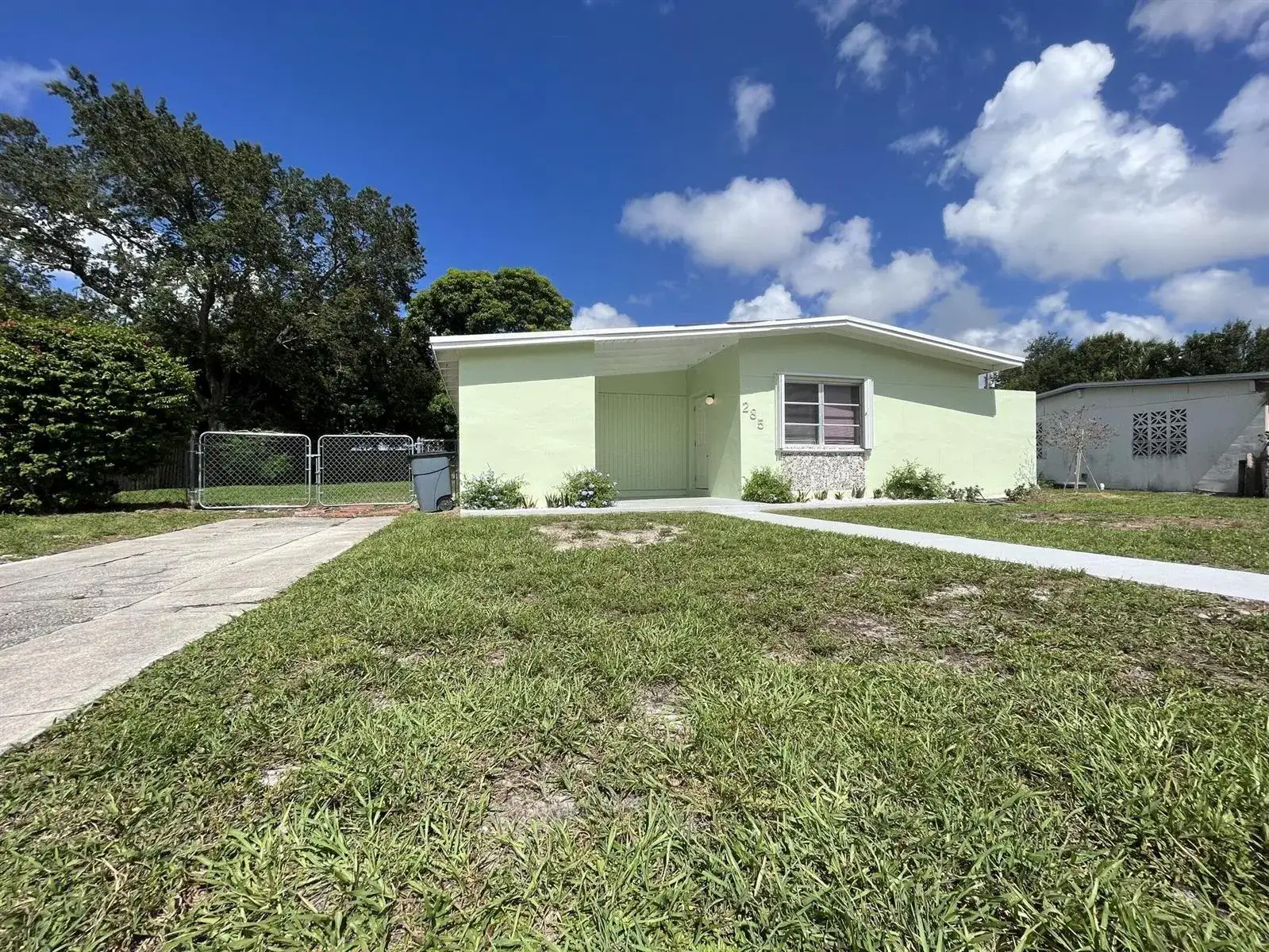 285 SE Abeto Lane, Port St. Lucie FL 34983 photo 2