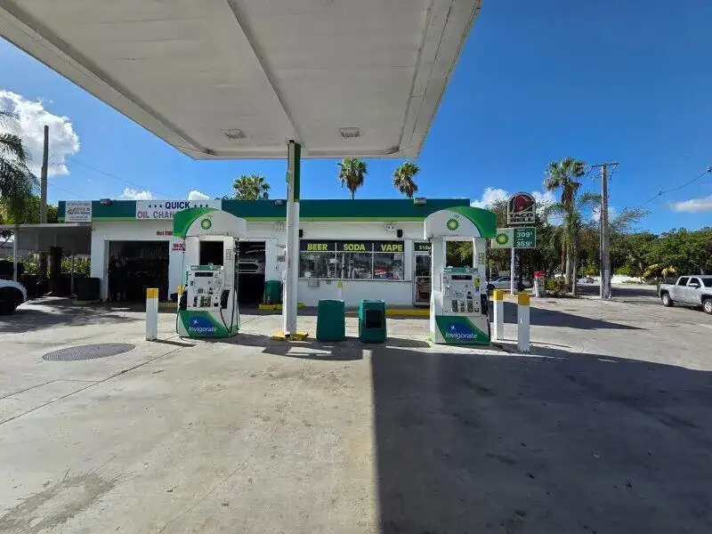 3198 S Dixie Highway, Miami FL 33133 photo 2