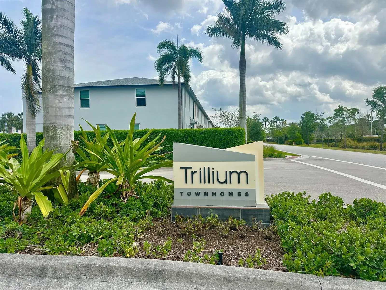 2401 SE Tarvest Way, Stuart FL 34997 photo 2