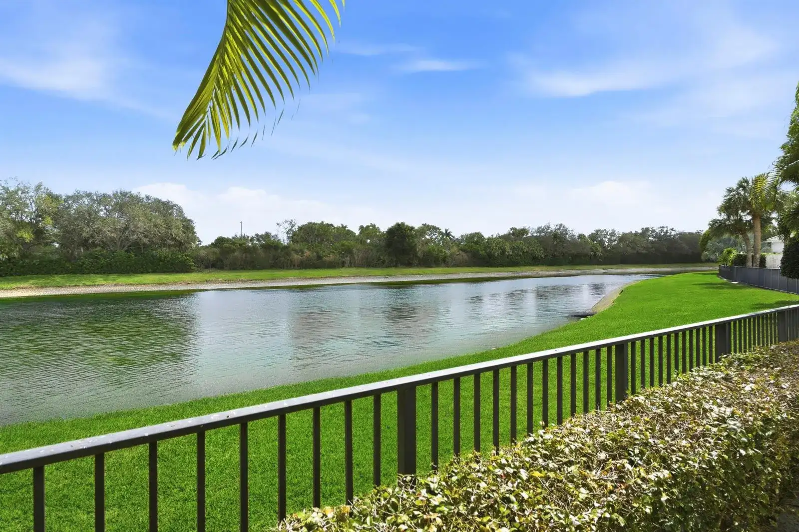 401 Via Placita, Palm Beach Gardens FL 33418 photo 4