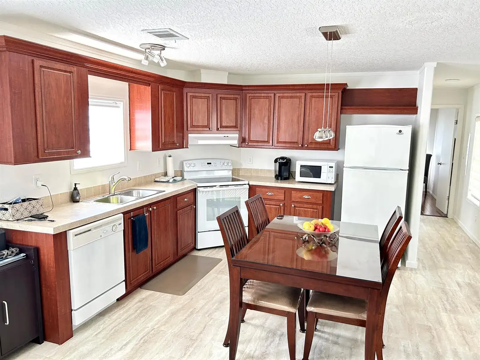 613 Jasmine Lane, Deerfield Beach FL 33442 photo 2