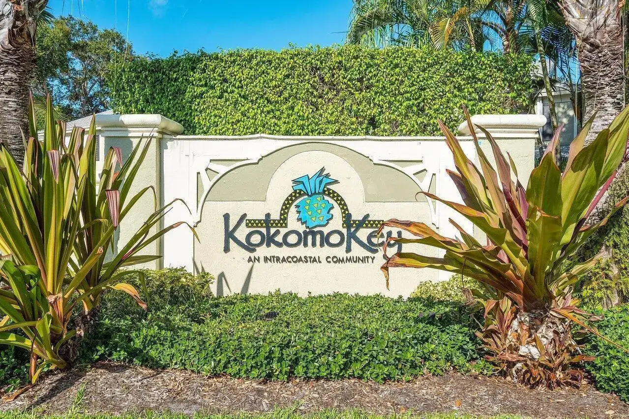 834 Kokomo Key Lane, Delray Beach FL 33483 photo 2